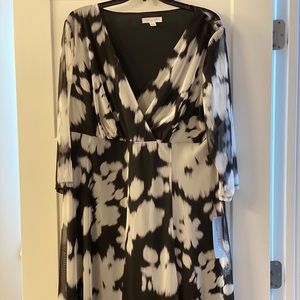 London Times Woman Graphic Print Mesh Dress.